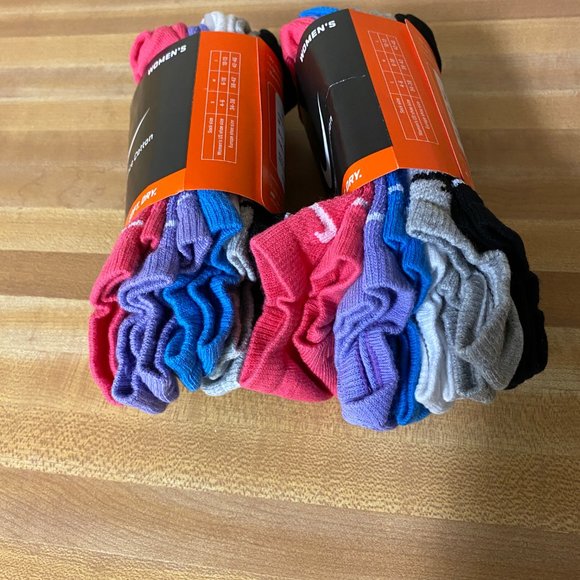 NWT Nike Women's Training Lightweight No-Show Sock - Picture 3 of 3